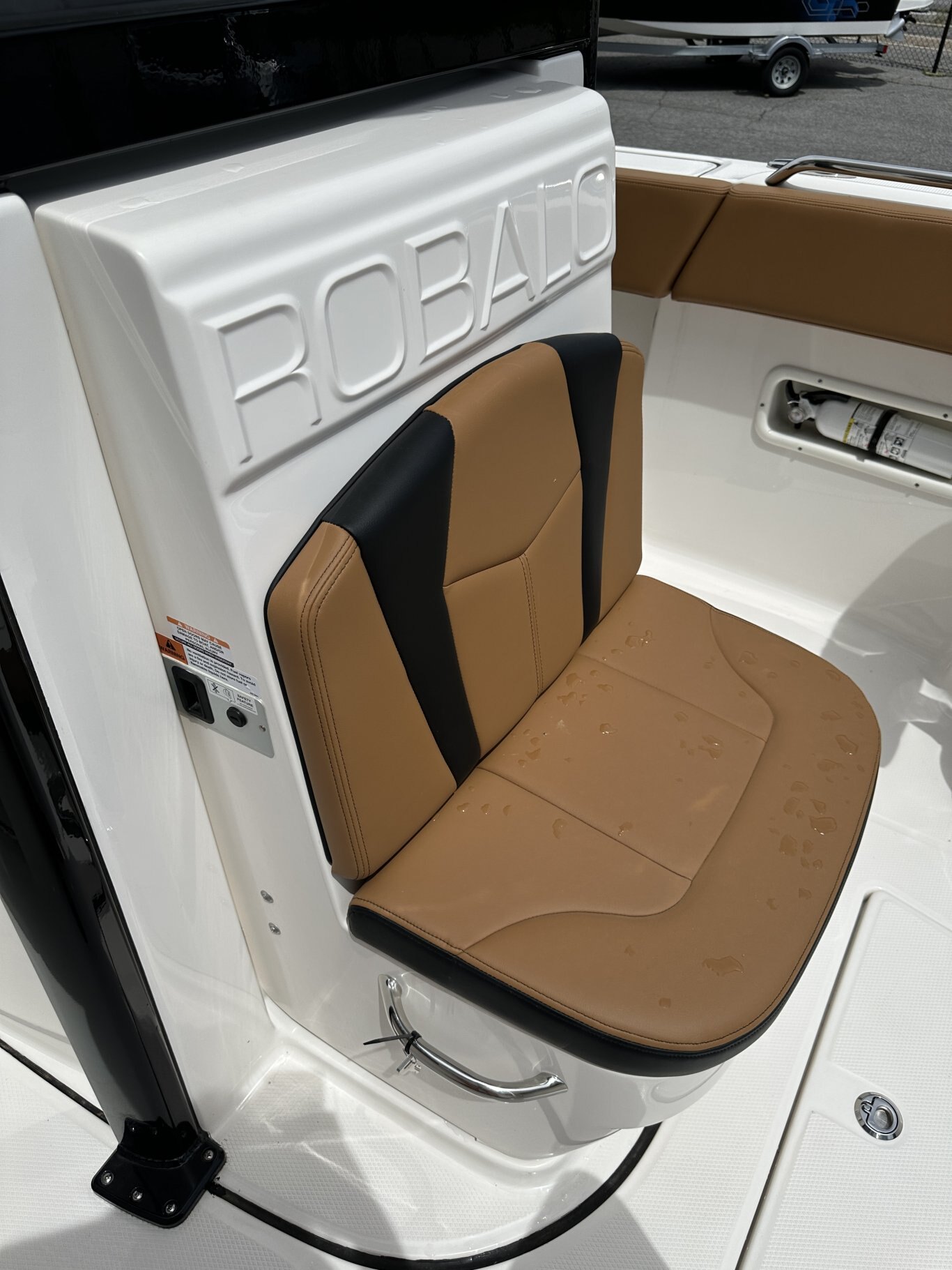 2024 Robalo R250