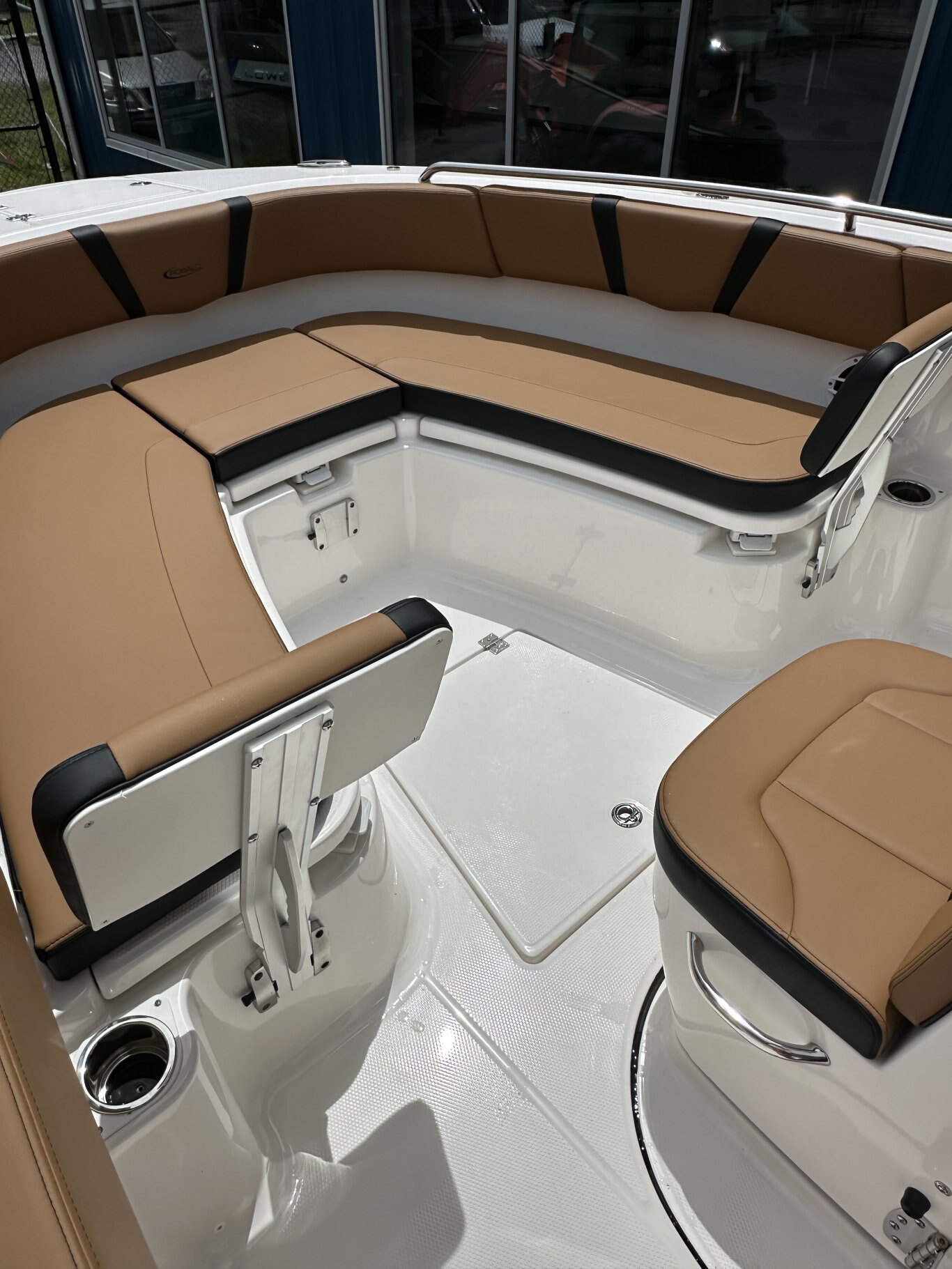 2024 Robalo R250