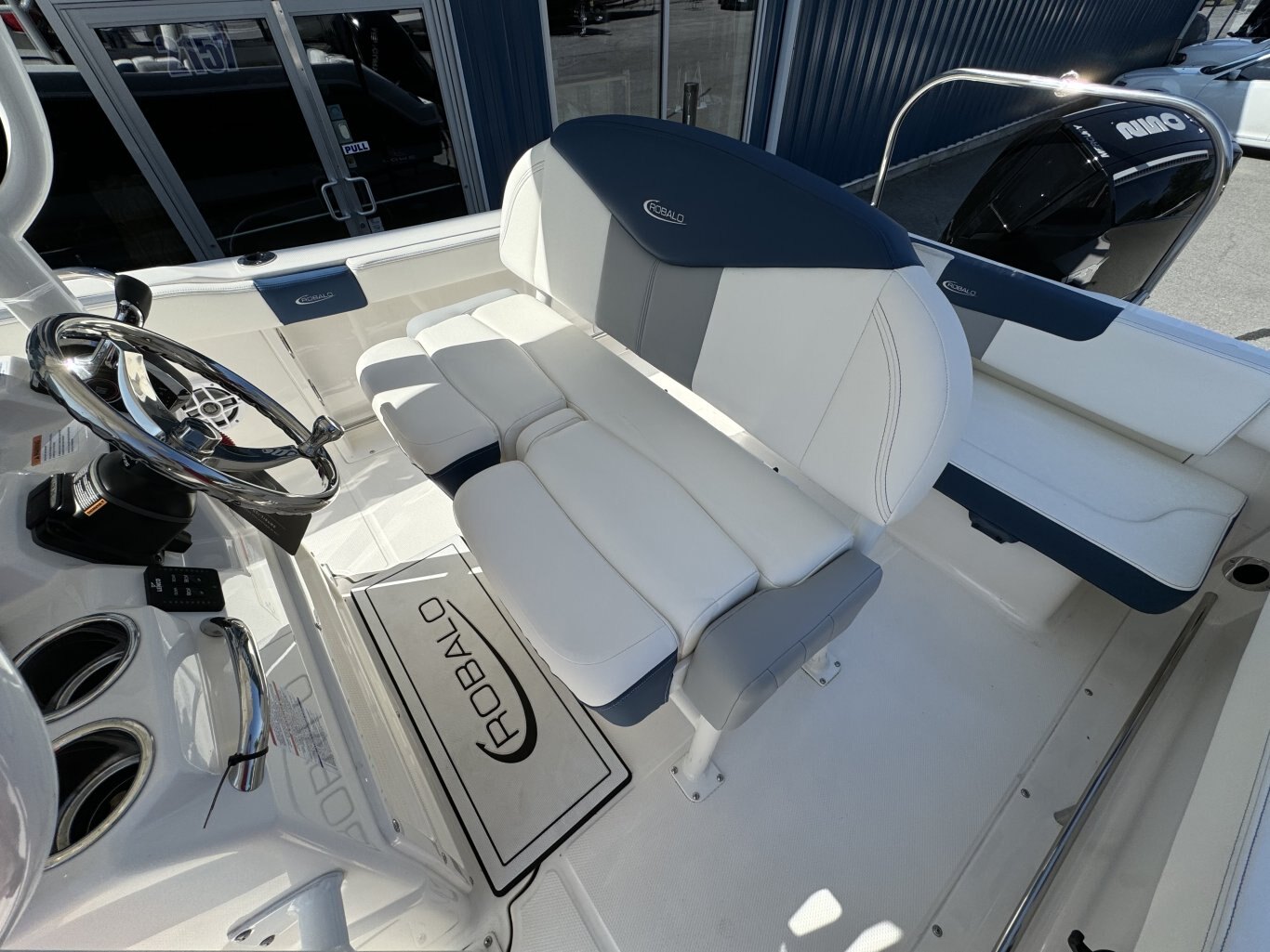 2024 Robalo R222