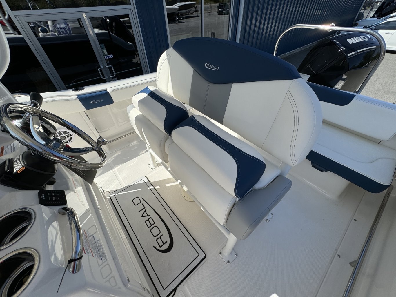 2024 Robalo R222