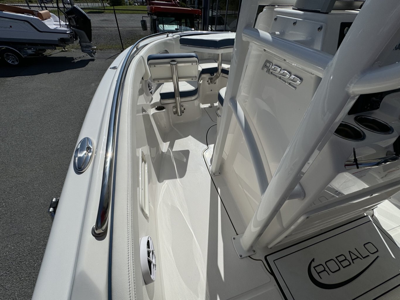 2024 Robalo R222