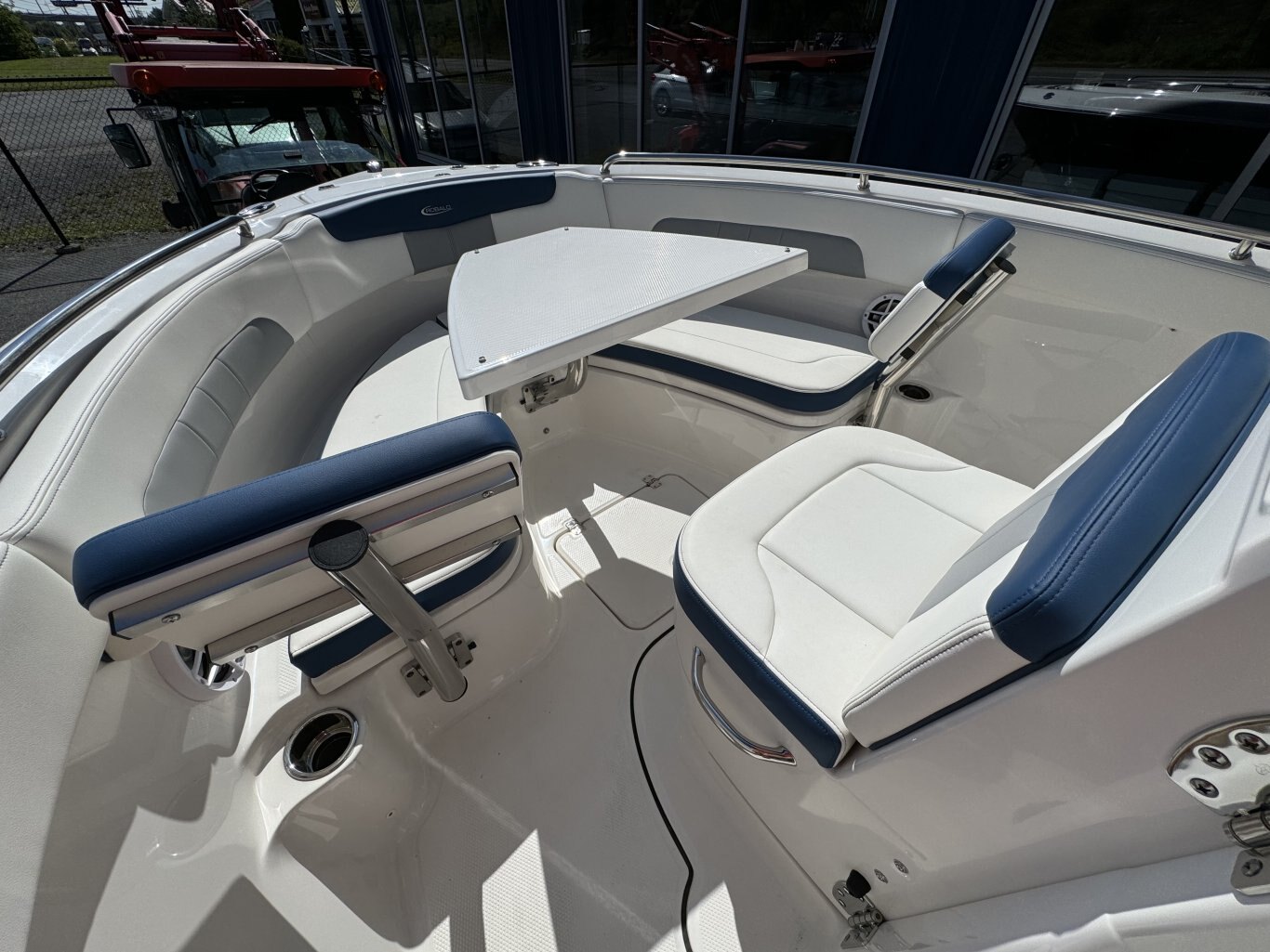 2024 Robalo R222