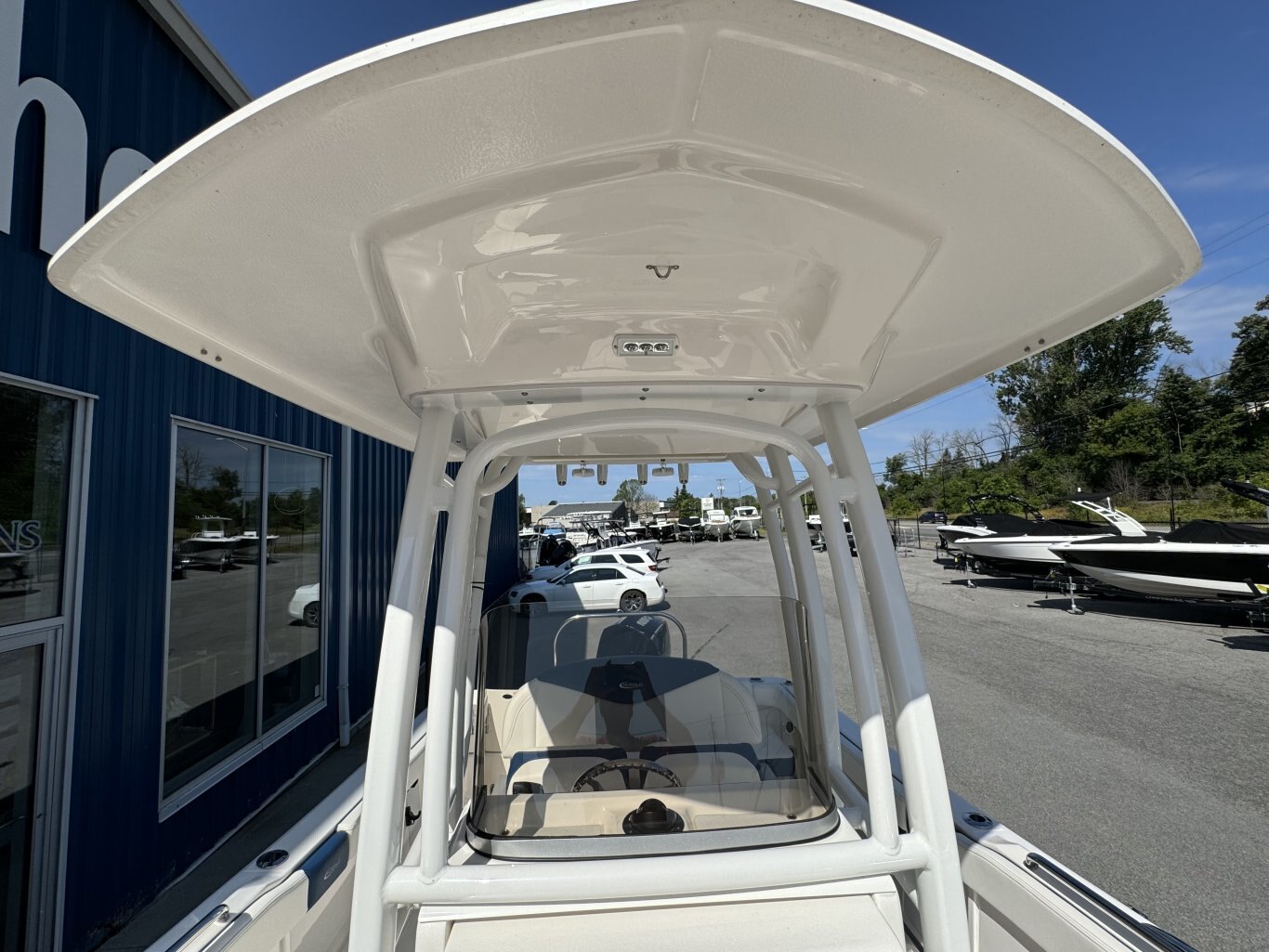 2024 Robalo R222