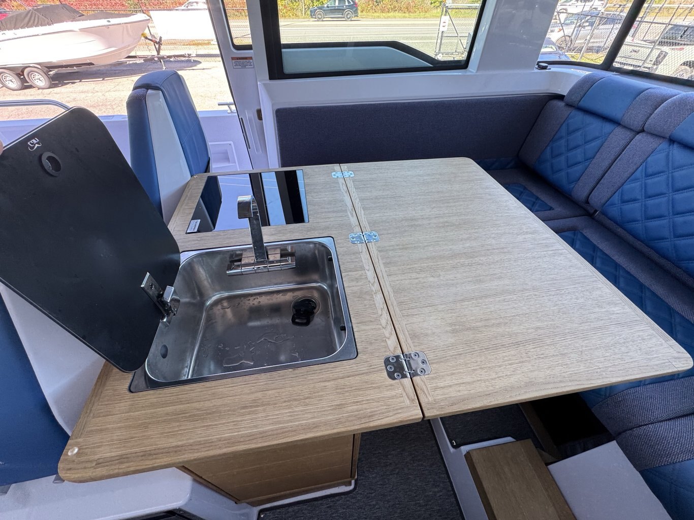 2025 Axopar 37 XC CROSS CABIN