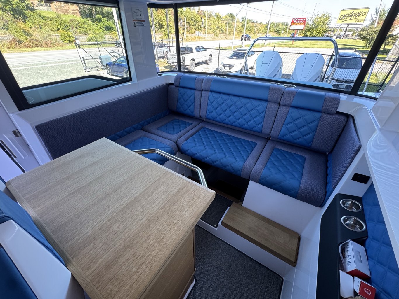 2025 Axopar 37 XC CROSS CABIN