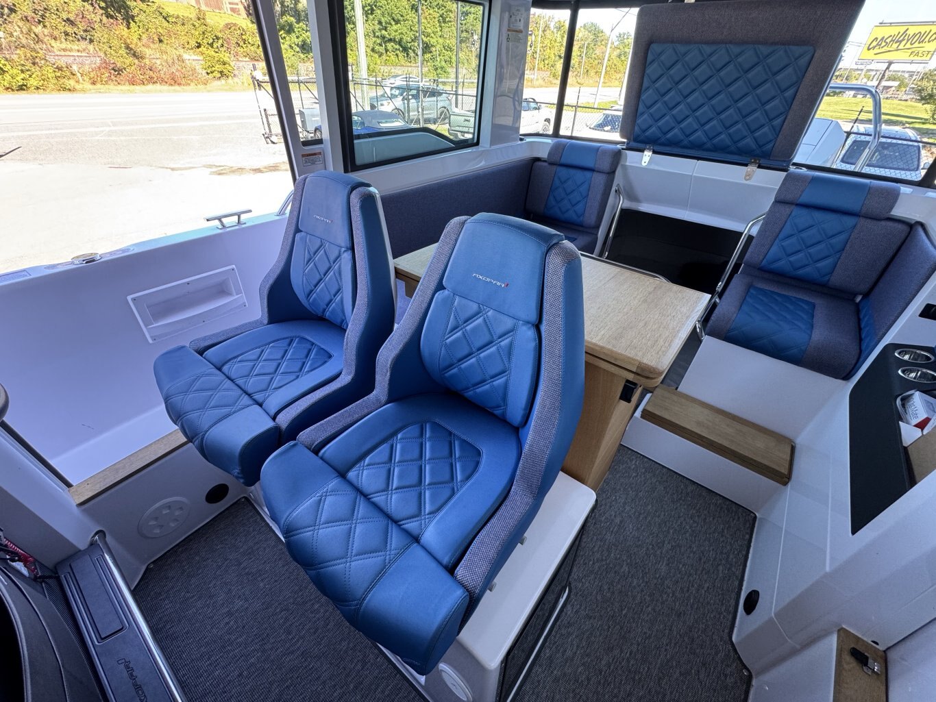 2025 Axopar 37 XC CROSS CABIN