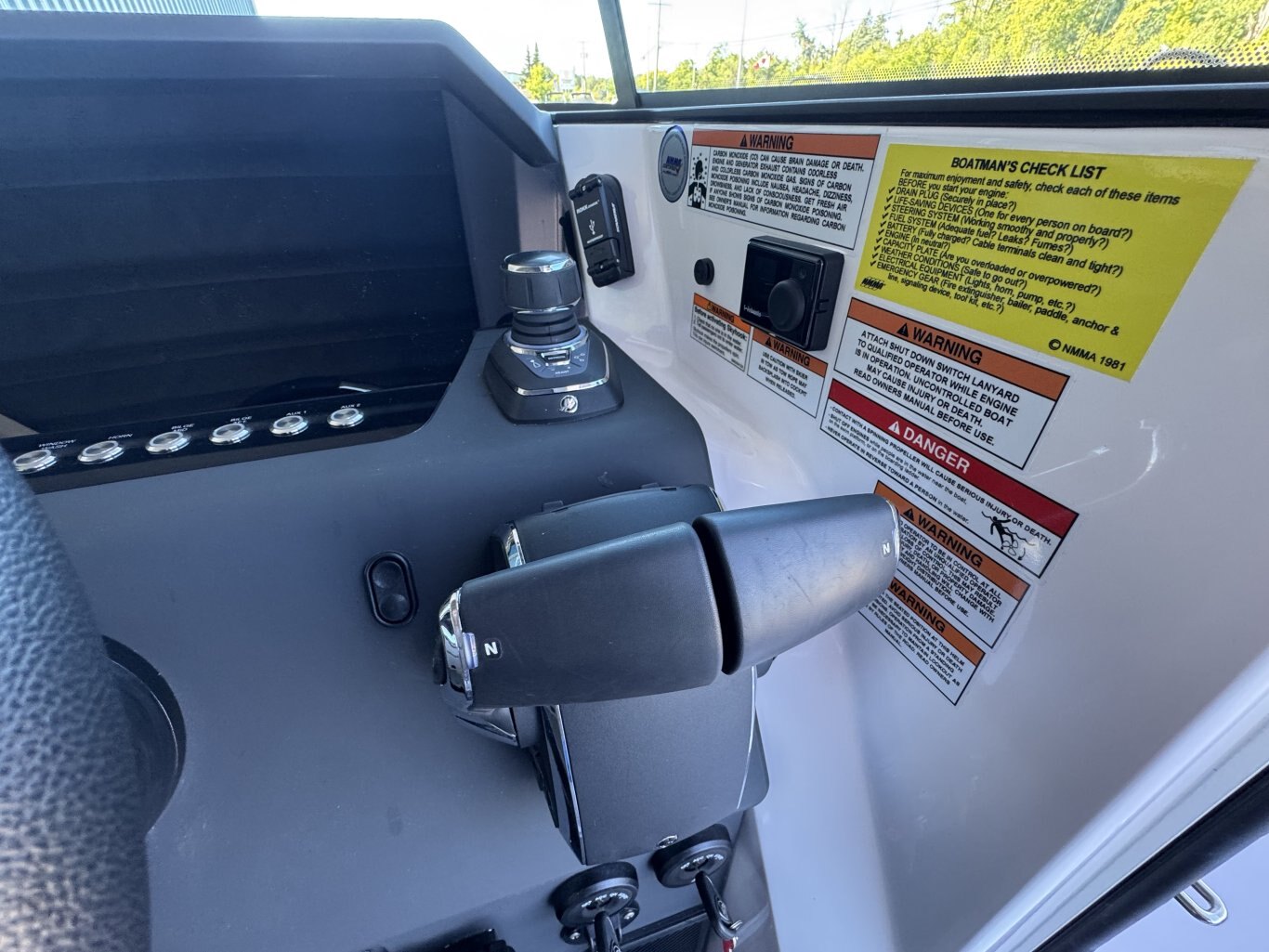 2025 Axopar 37 XC CROSS CABIN