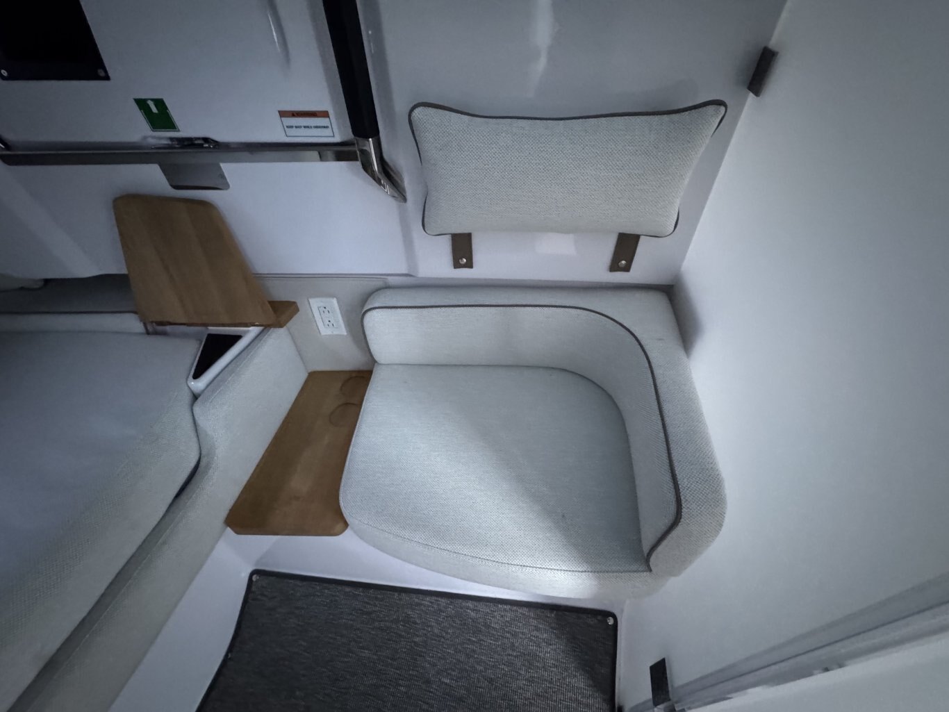 2025 Axopar 37 XC CROSS CABIN