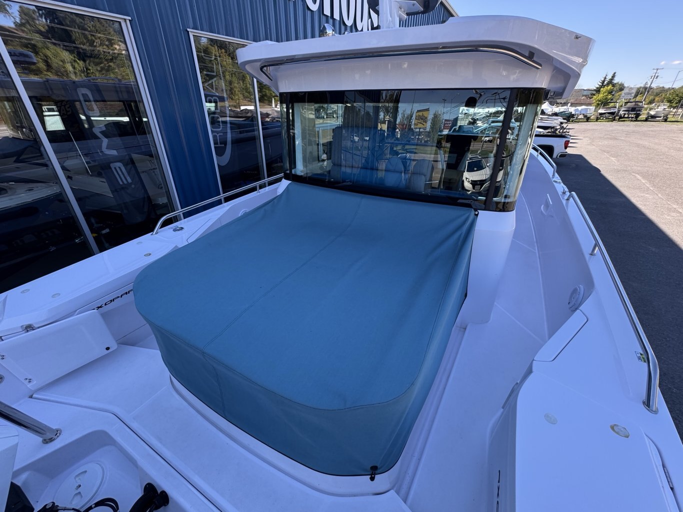 2025 Axopar 37 XC CROSS CABIN