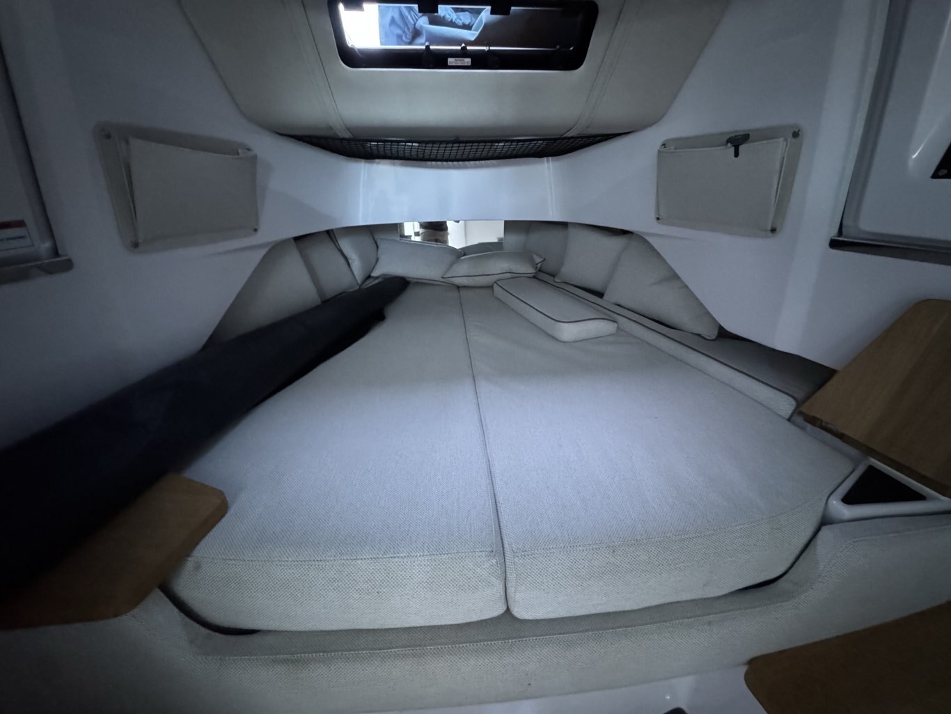 2025 Axopar 37 XC CROSS CABIN