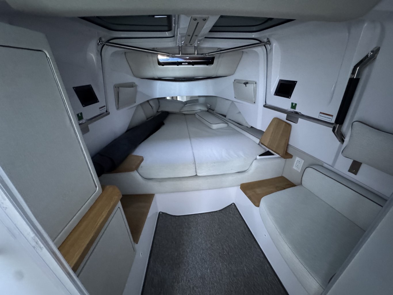 2025 Axopar 37 XC CROSS CABIN
