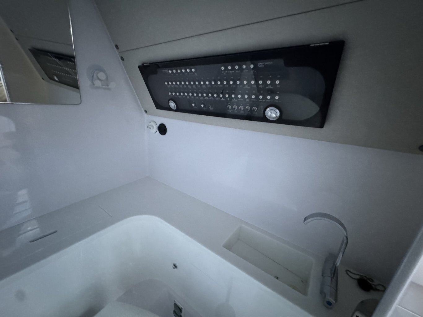 2025 Axopar 37 XC CROSS CABIN