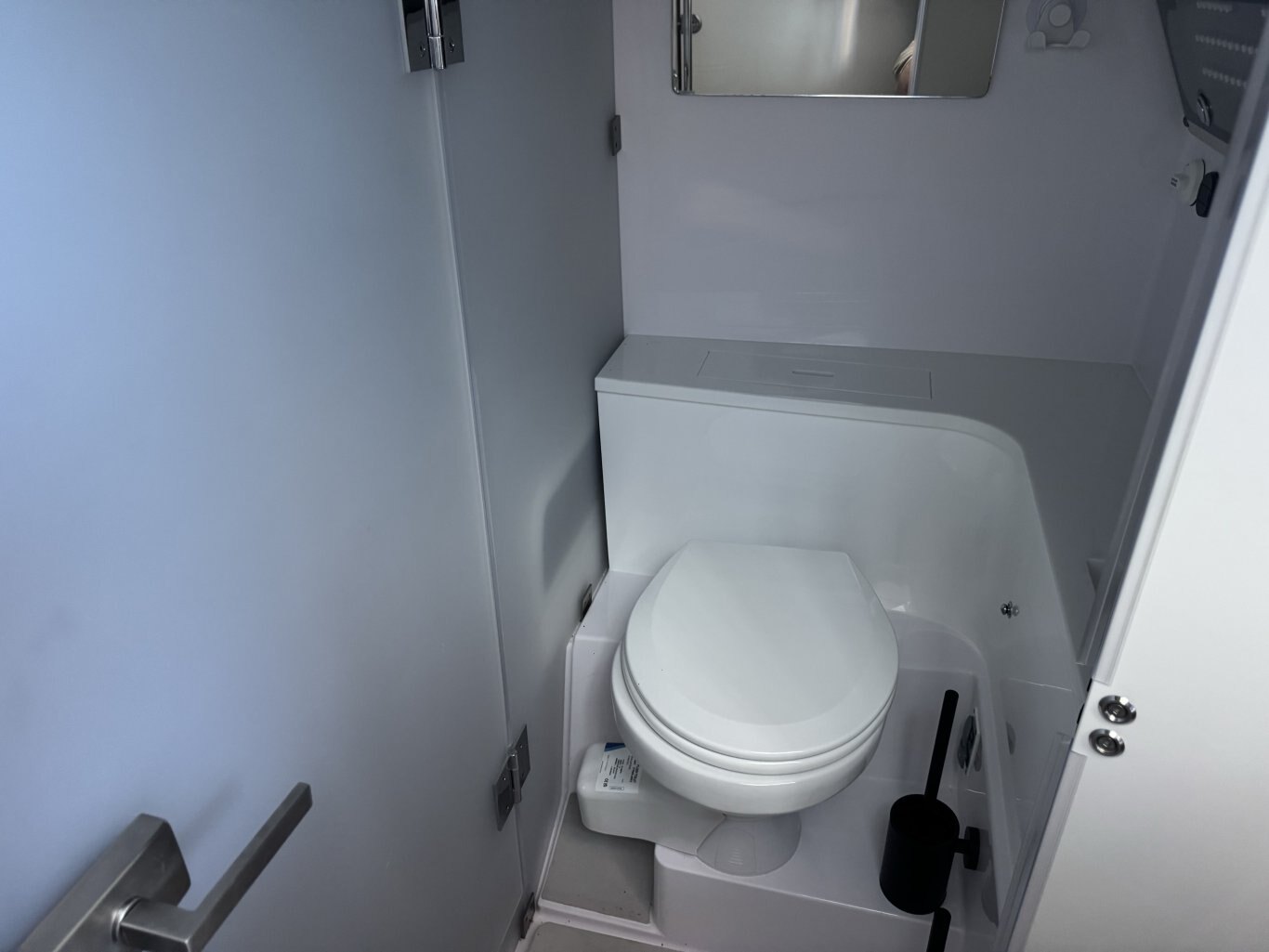 2025 Axopar 37 XC CROSS CABIN