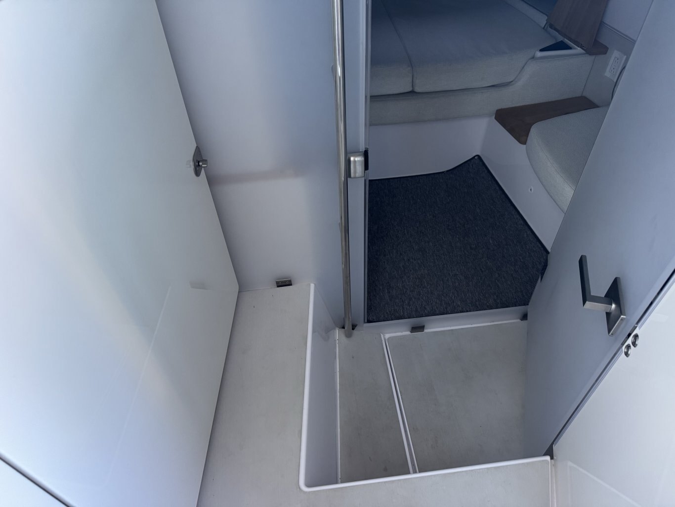 2025 Axopar 37 XC CROSS CABIN