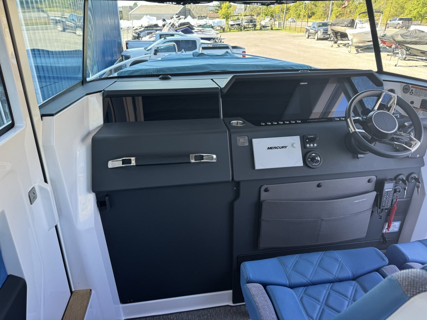 2025 Axopar 37 XC CROSS CABIN