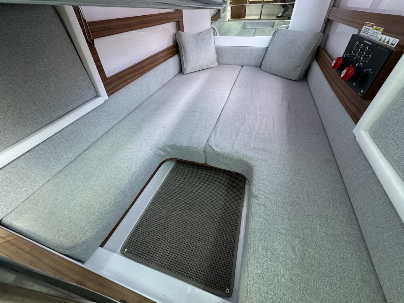 2024 Axopar 28 Cabin NO LUX TAX