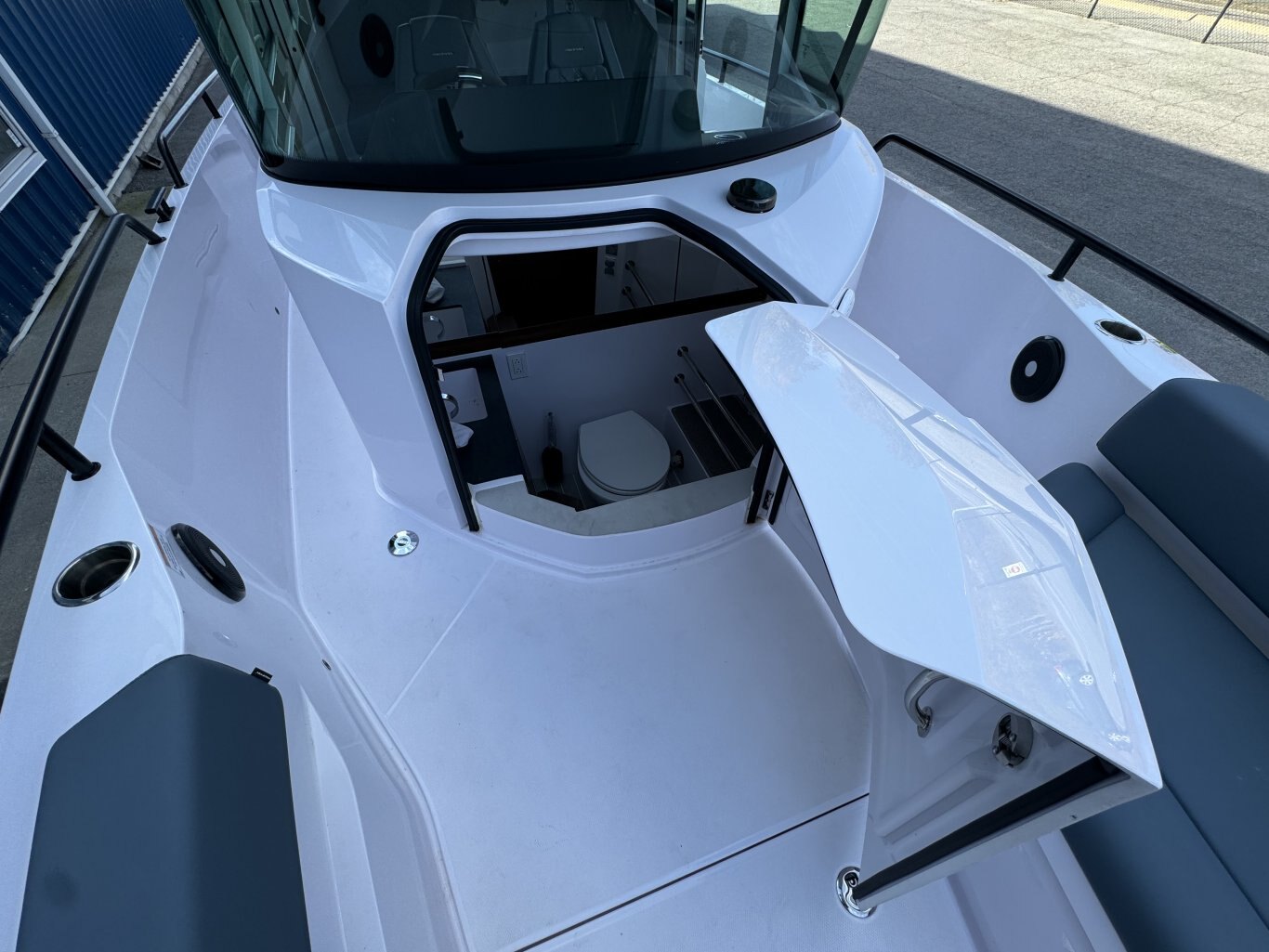 2024 Axopar 28 Cabin NO LUX TAX