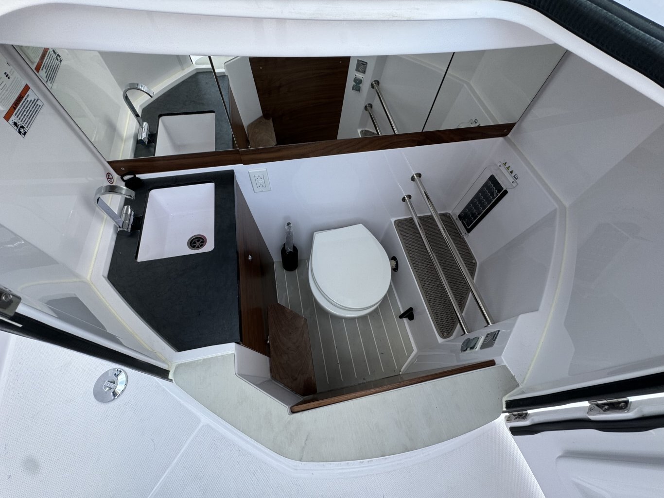 2024 Axopar 28 Cabin NO LUX TAX