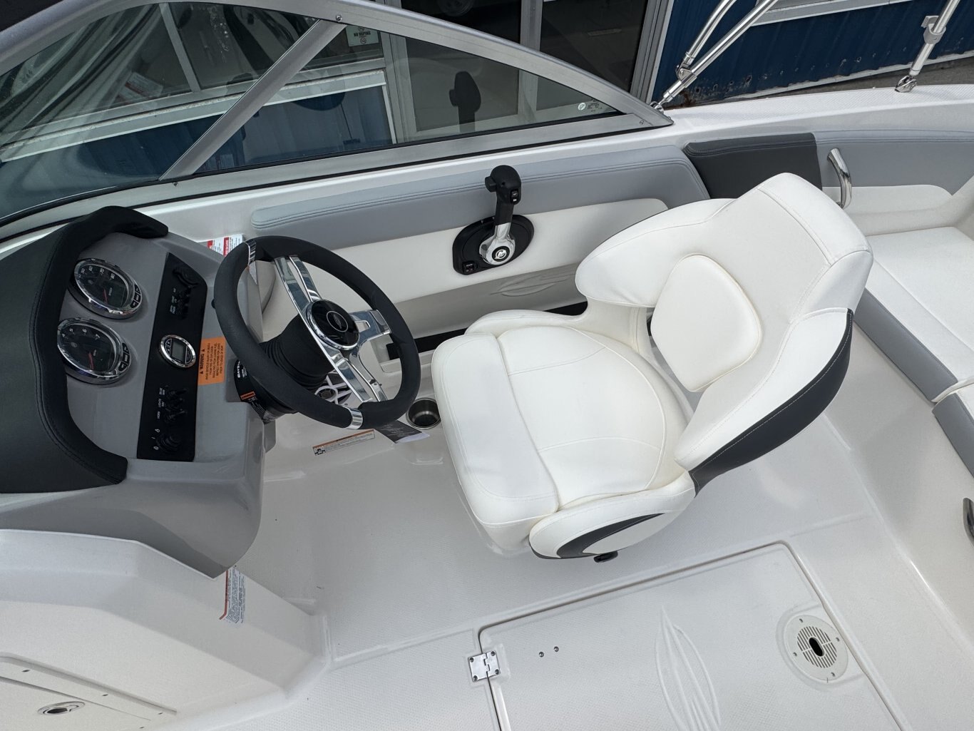 2025 Chaparral 19 SSI OB