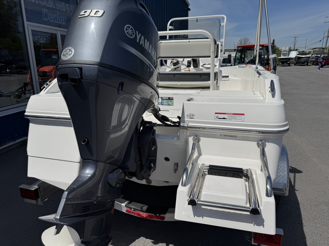 2025 Robalo R160