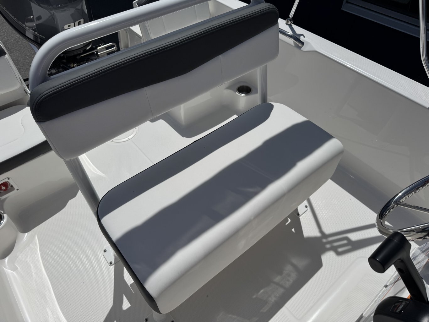 2025 Robalo R160