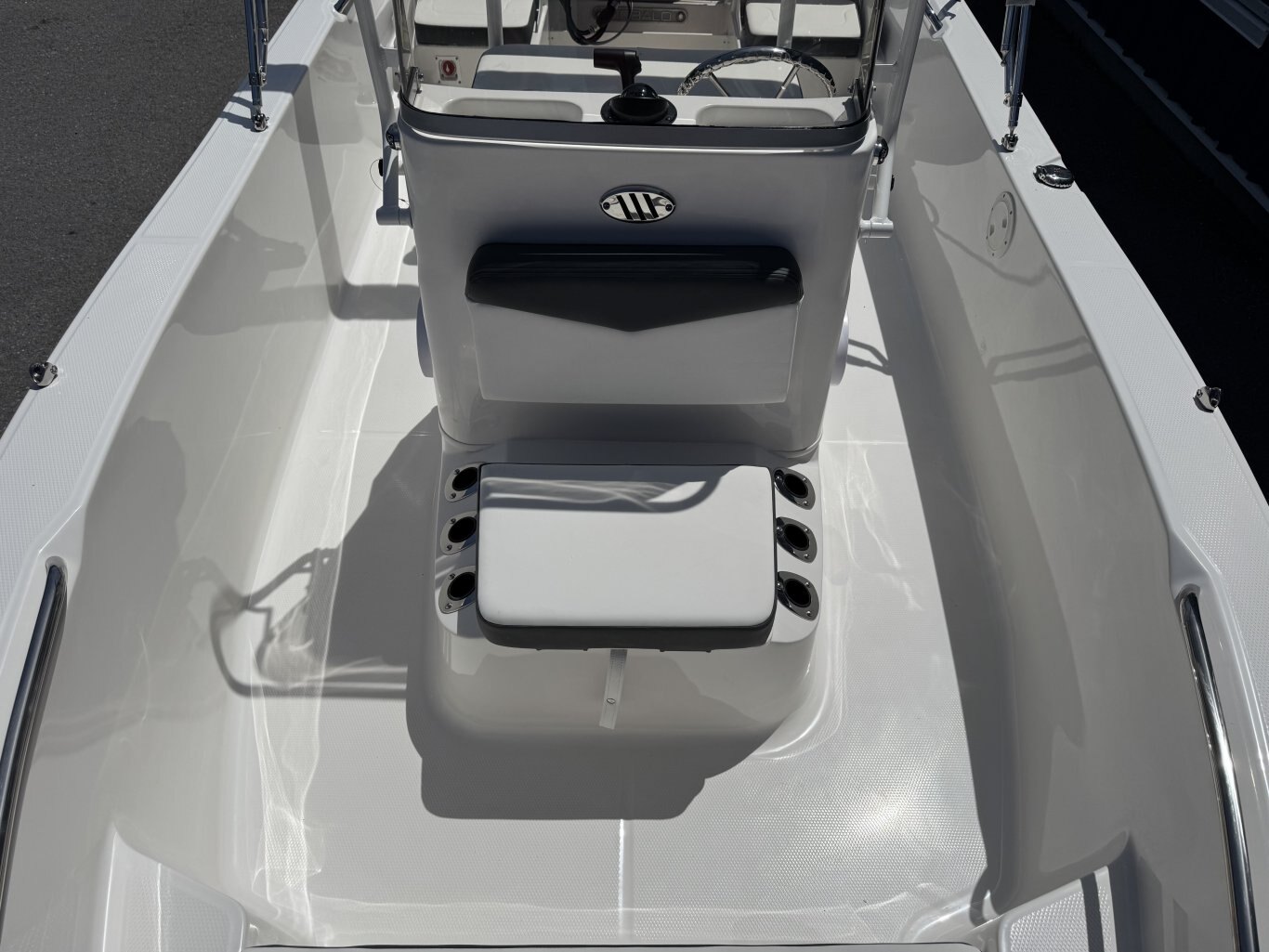 2025 Robalo R160