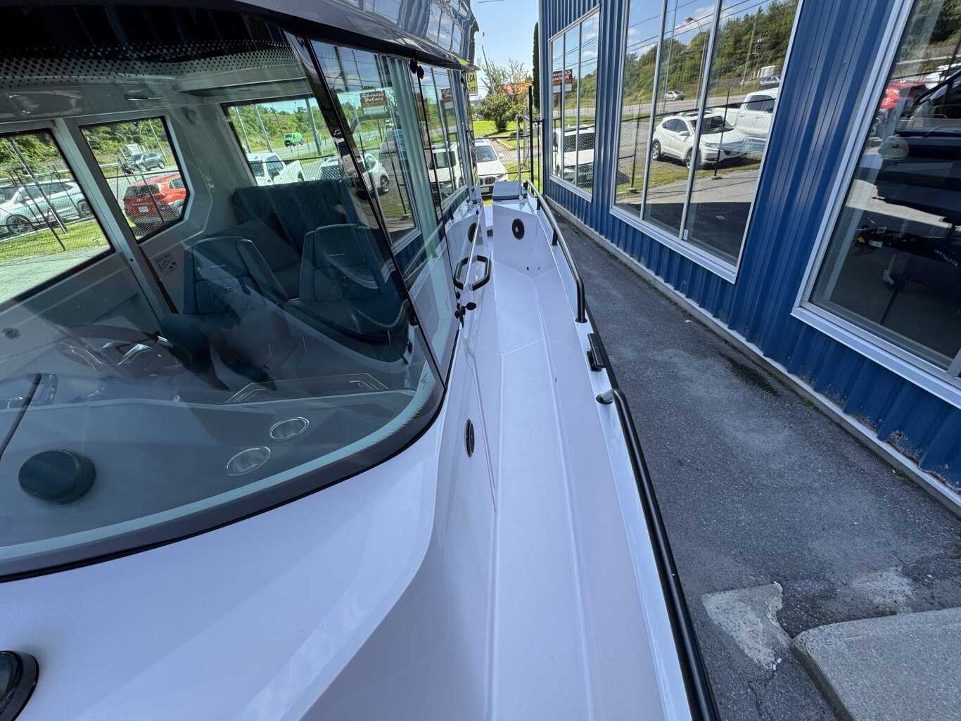 2023 Axopar 28 Cabin