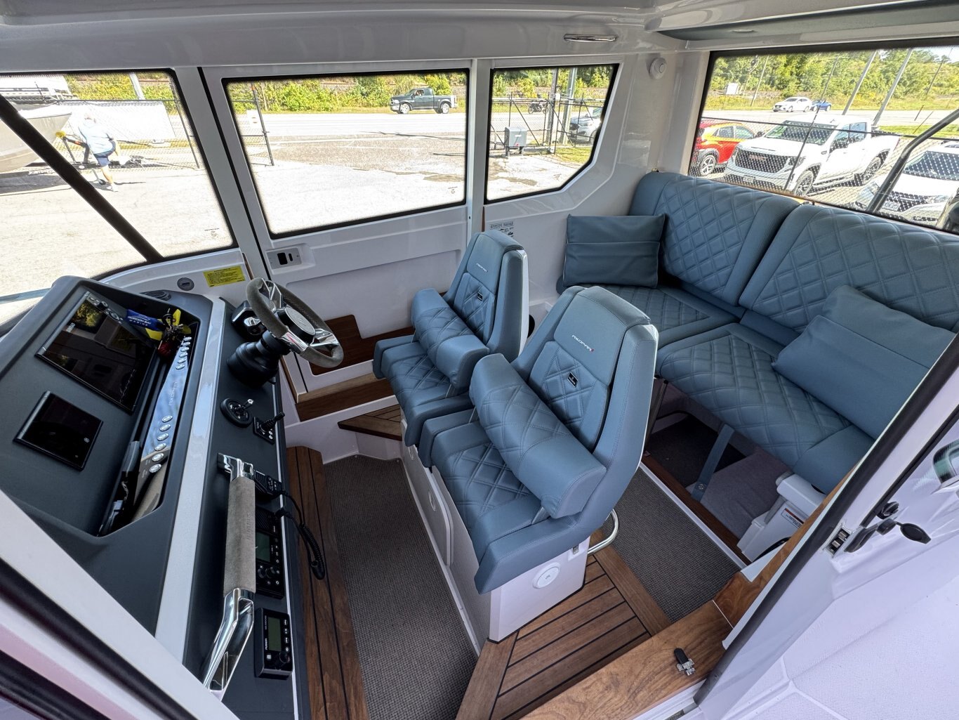 2023 Axopar 28 Cabin