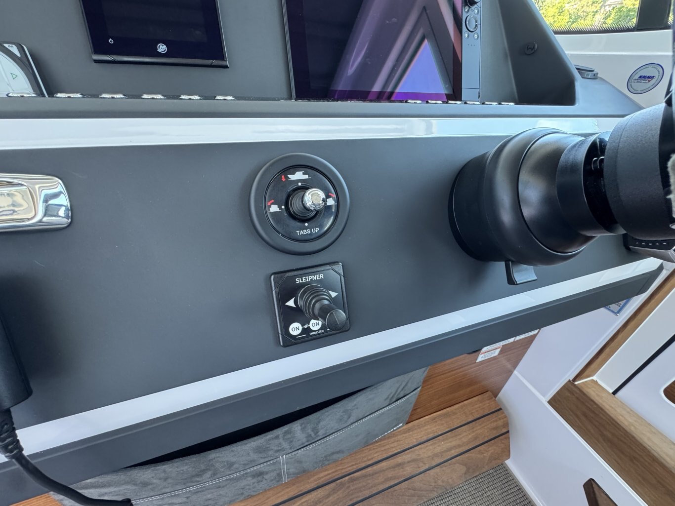 2023 Axopar 28 Cabin
