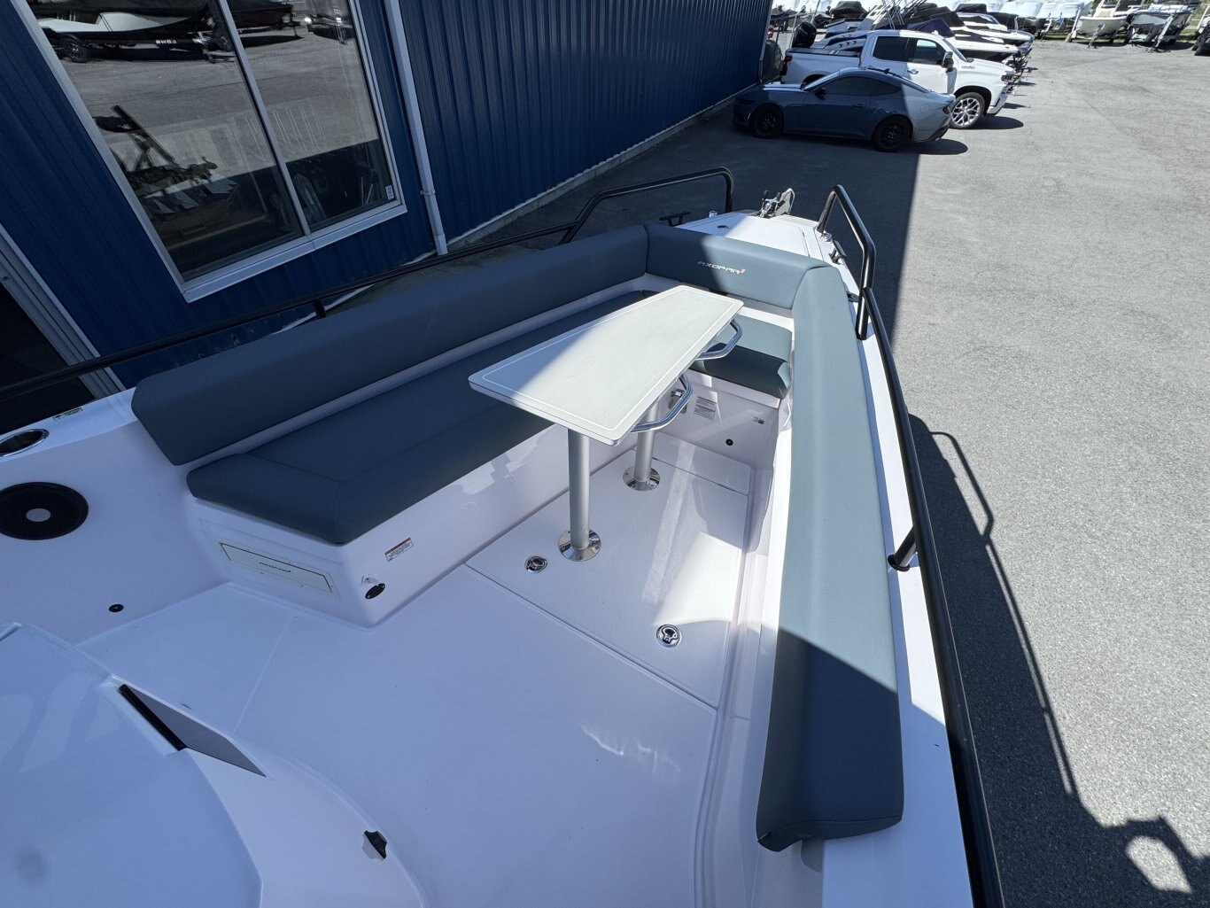 2023 Axopar 28 Cabin