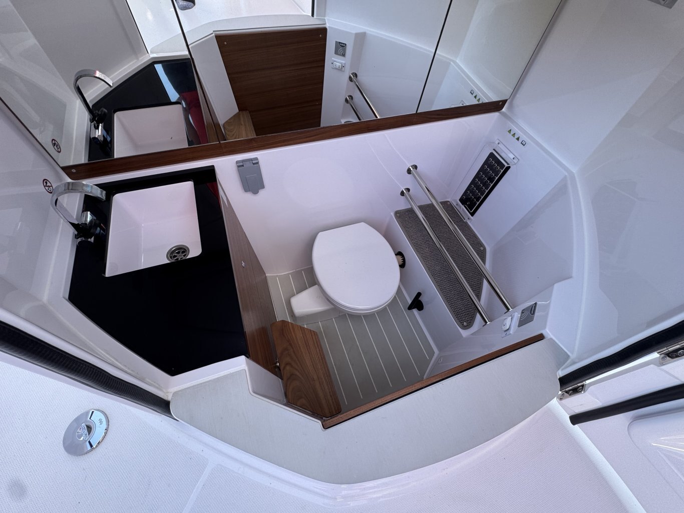 2023 Axopar 28 Cabin