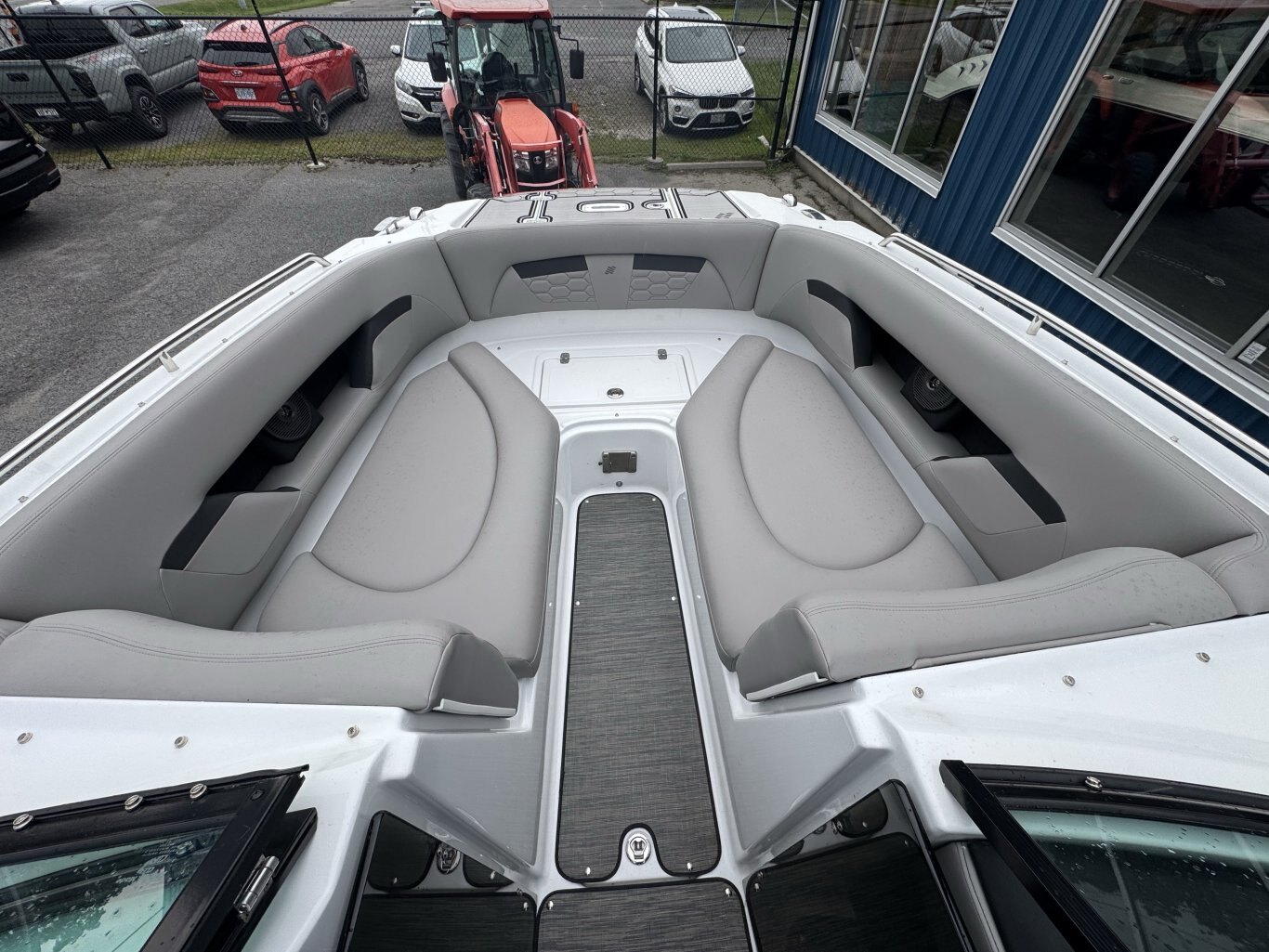 2023 Four Winns HD5