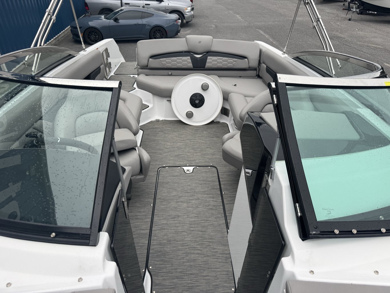 2023 Four Winns HD5