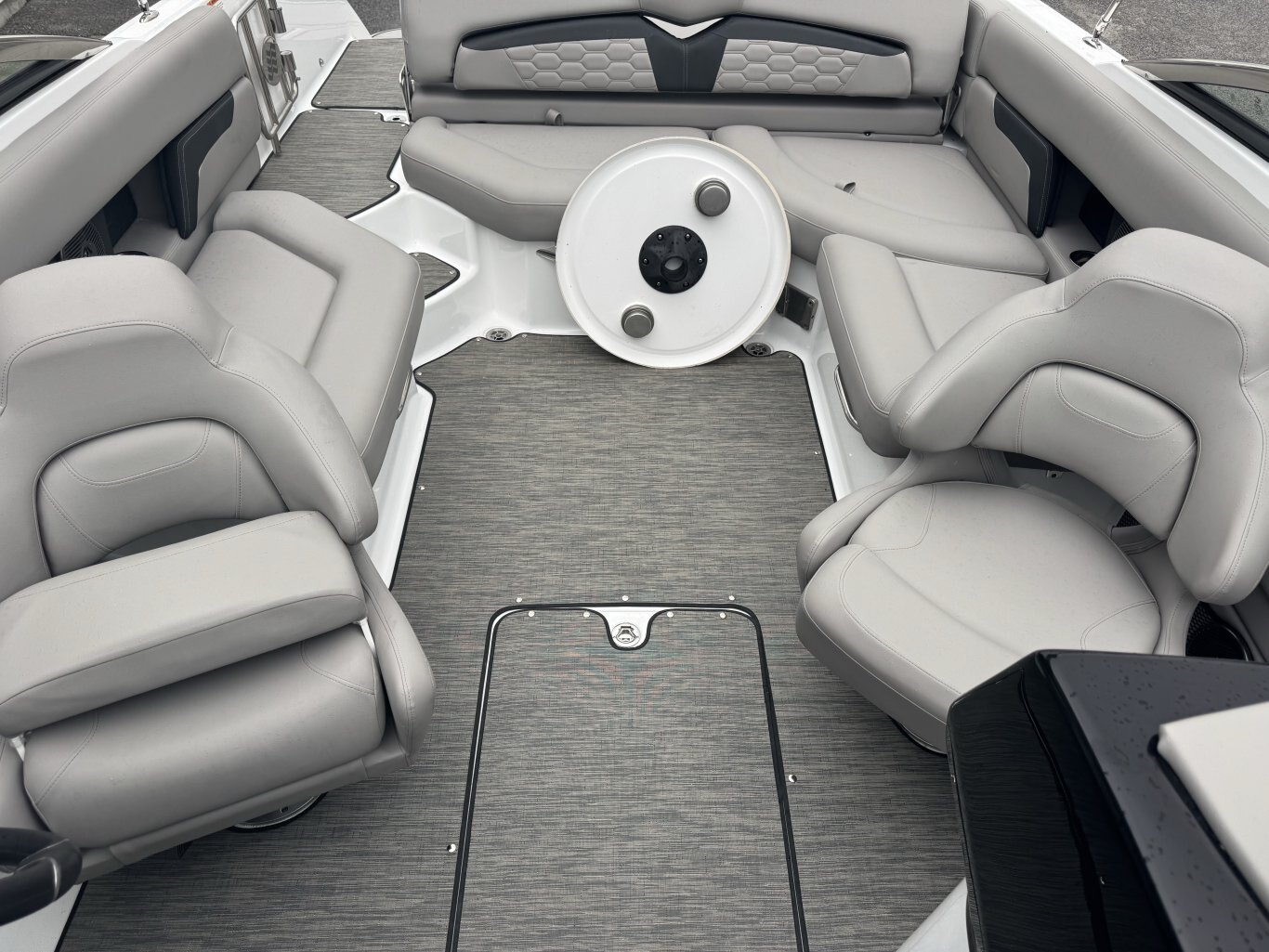 2023 Four Winns HD5