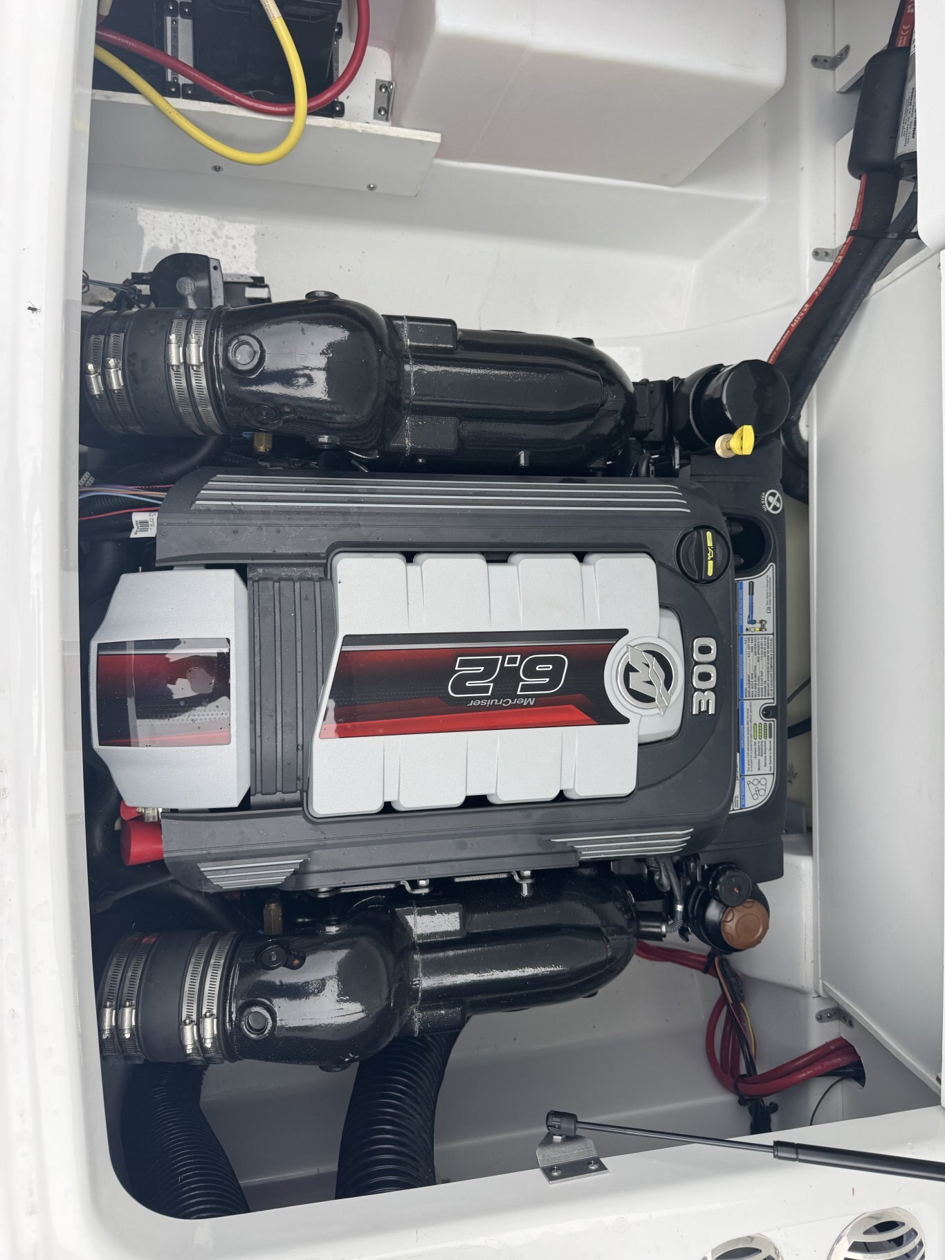 2023 Four Winns HD5