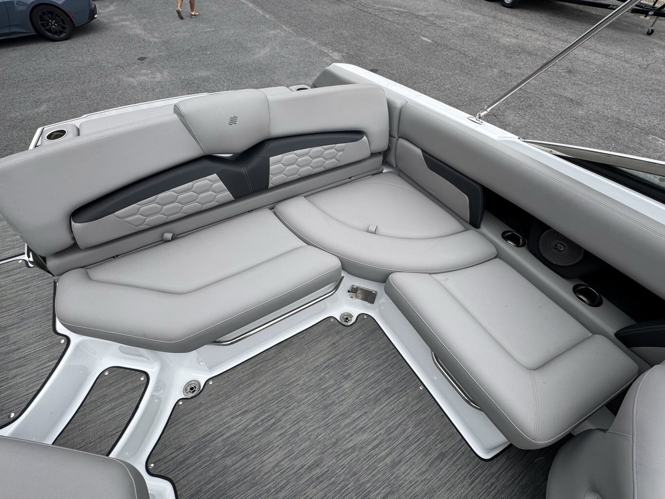 2023 Four Winns HD5