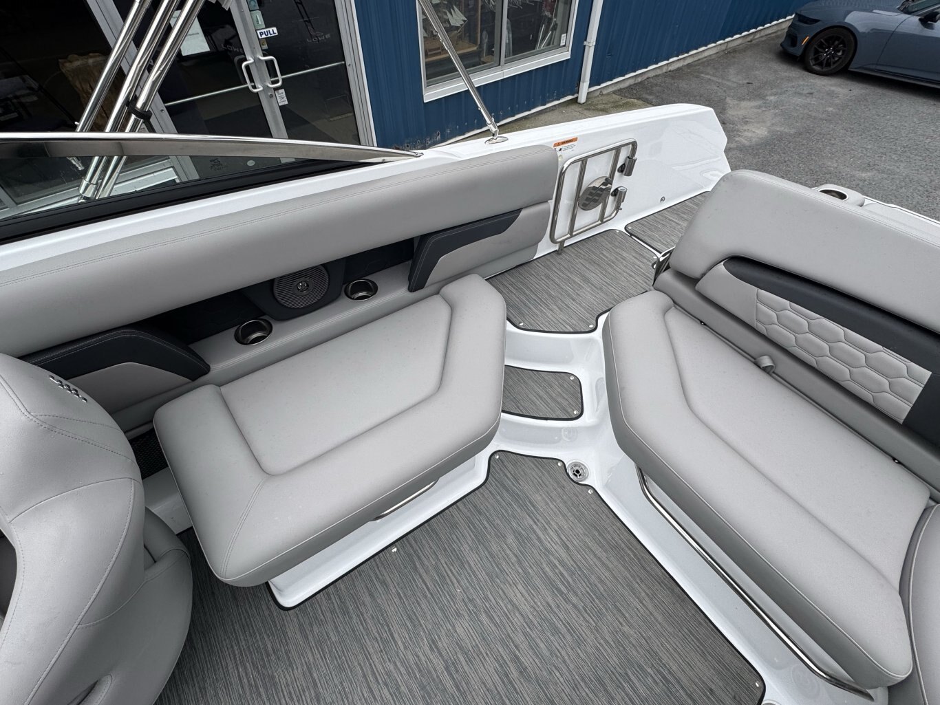 2023 Four Winns HD5