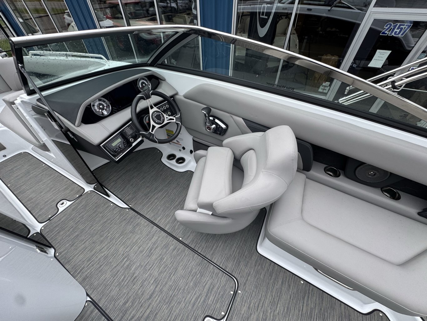 2023 Four Winns HD5