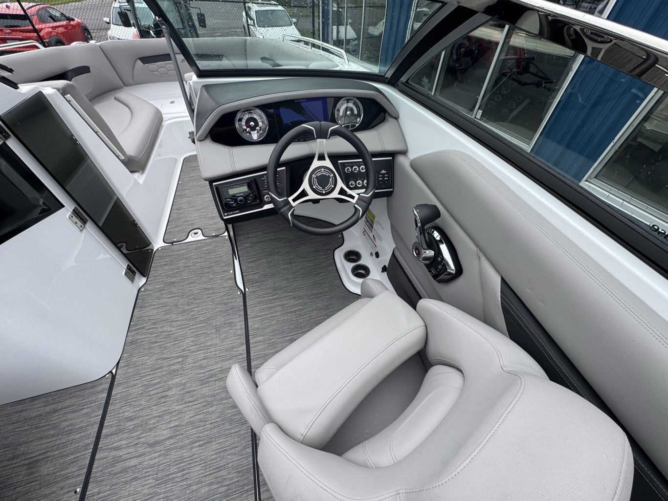 2023 Four Winns HD5