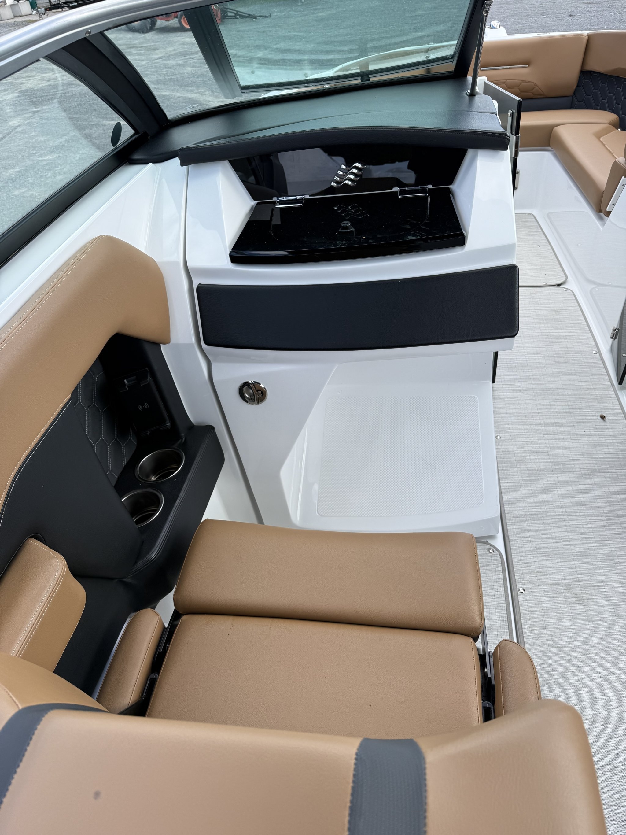 2024 Four Winns H6