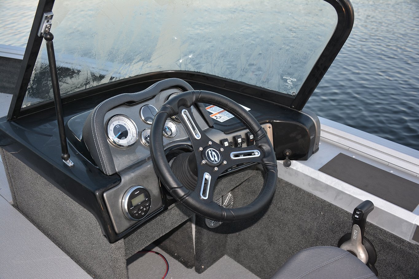 2022 Smoker Craft Pro Angler XL 162