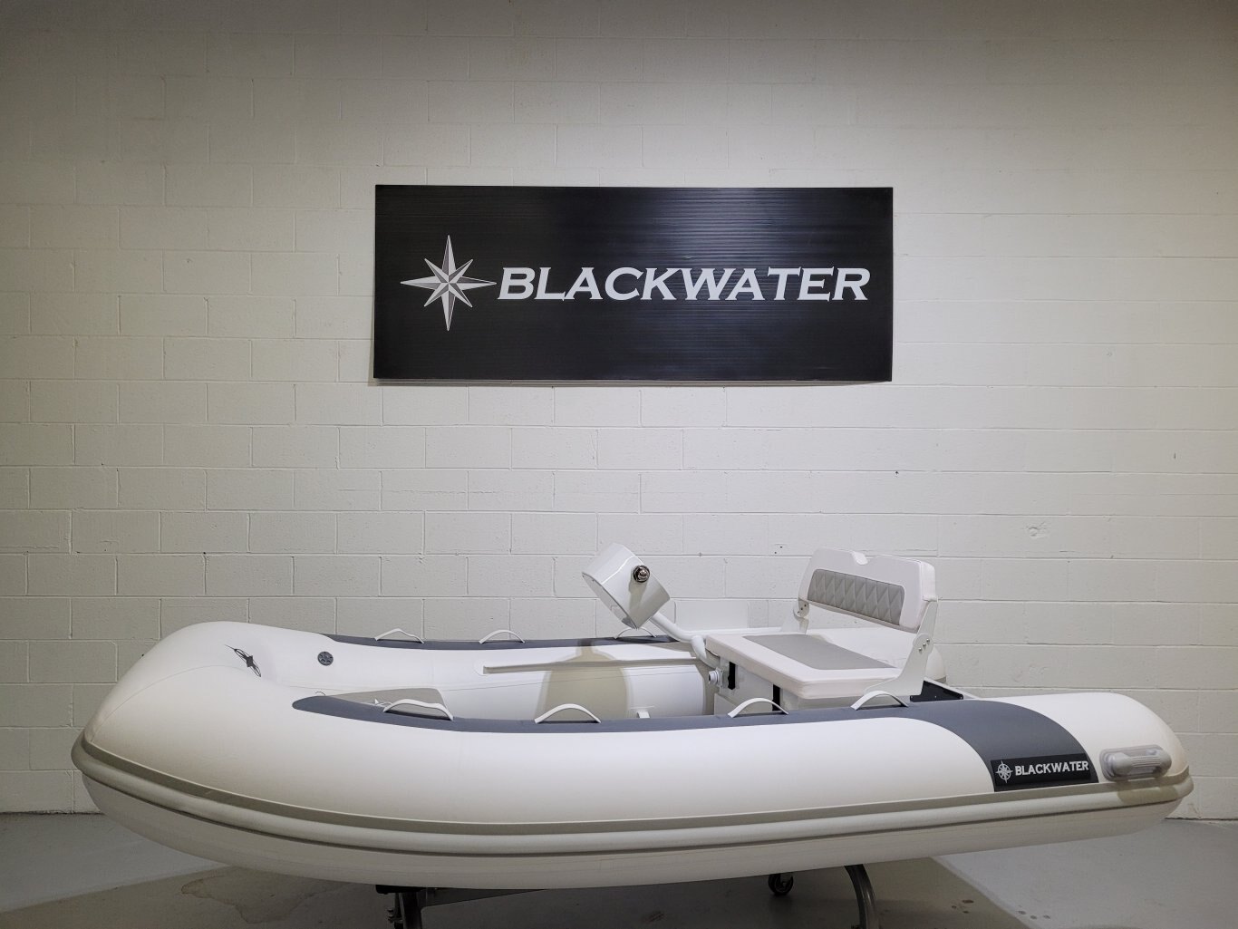 2025 Blackwater XLT 330