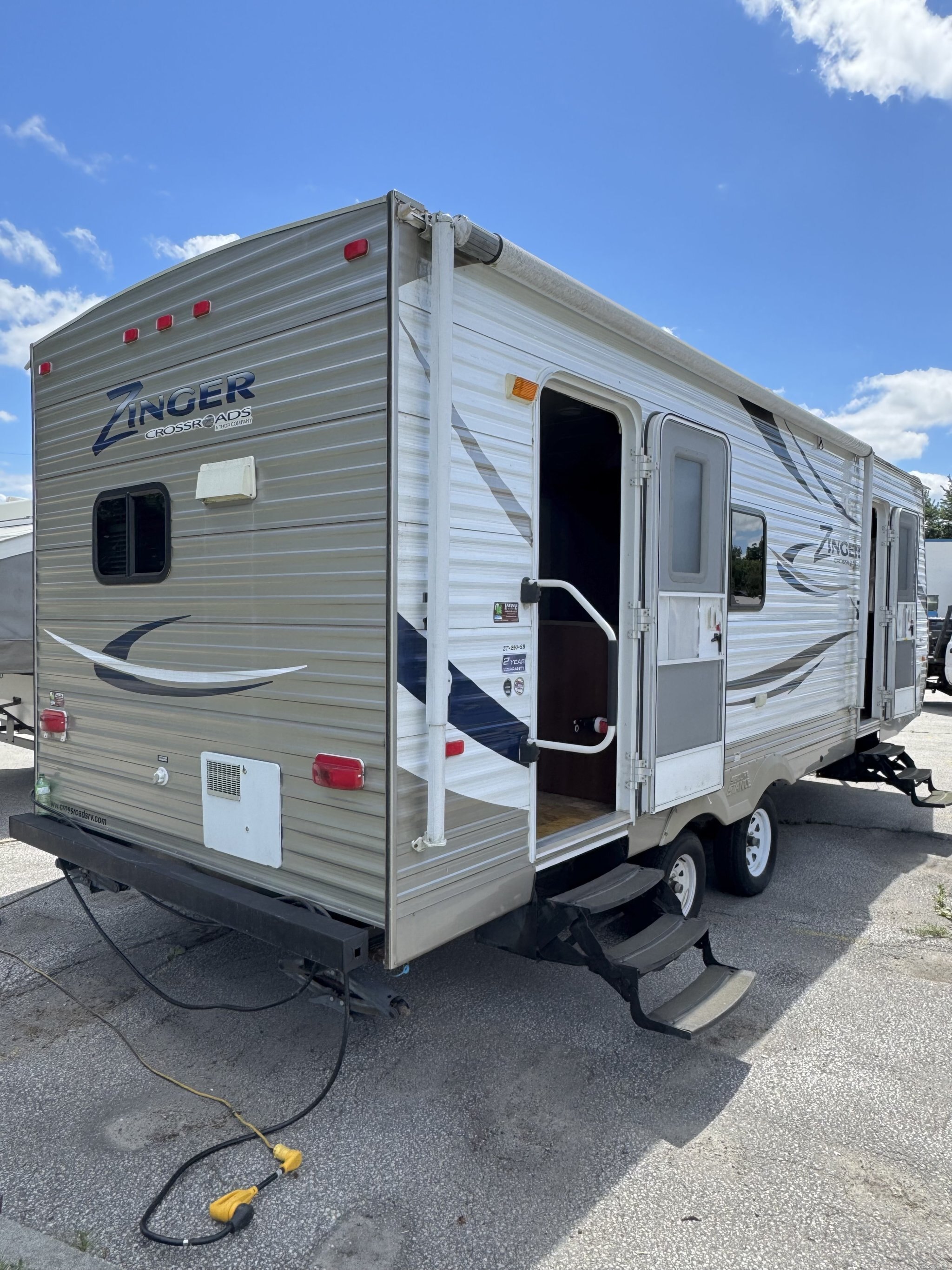 2011 ZINGER ZT250SB