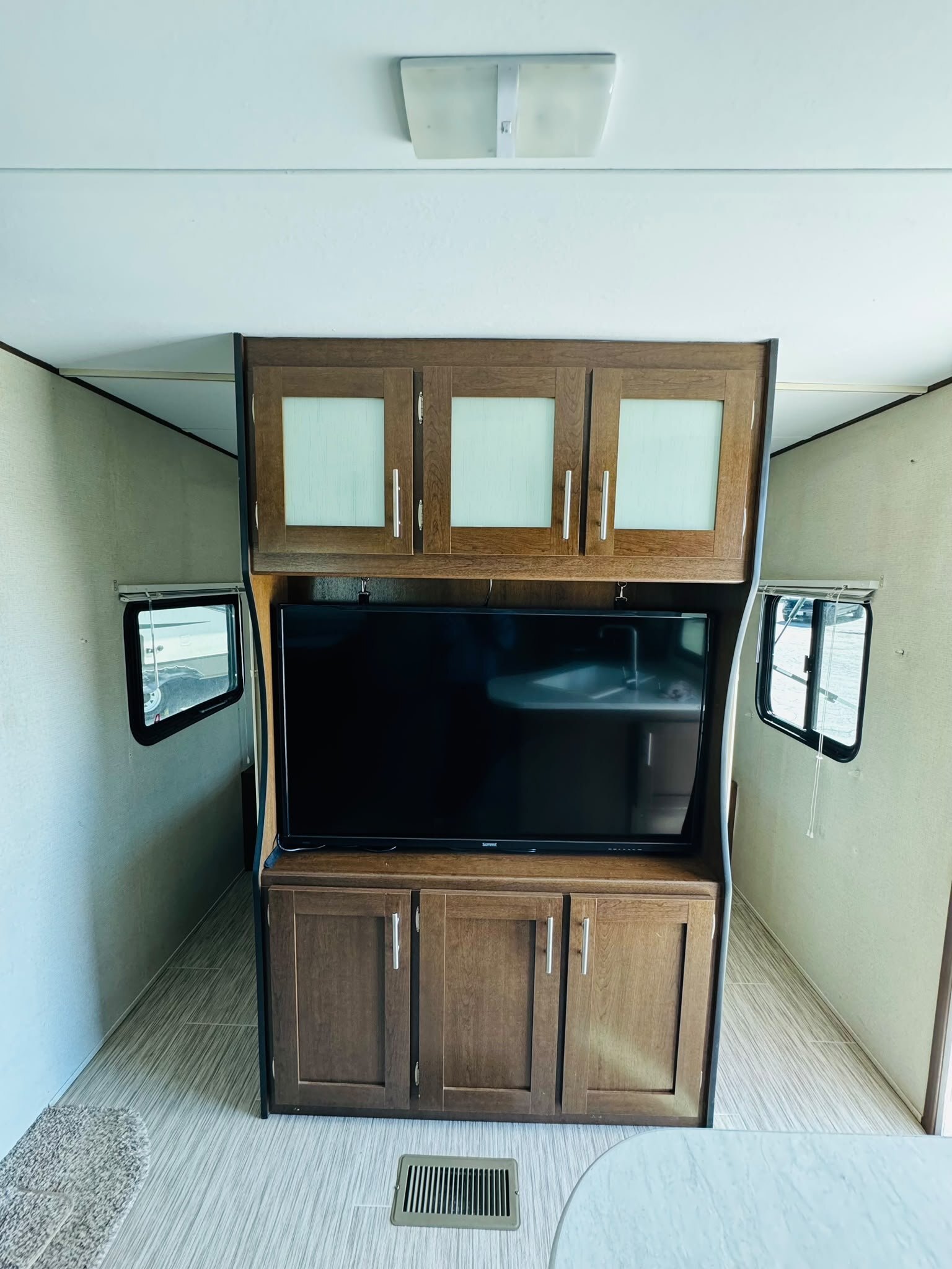 2019 FOREST RIVER AVENGER 29RBS