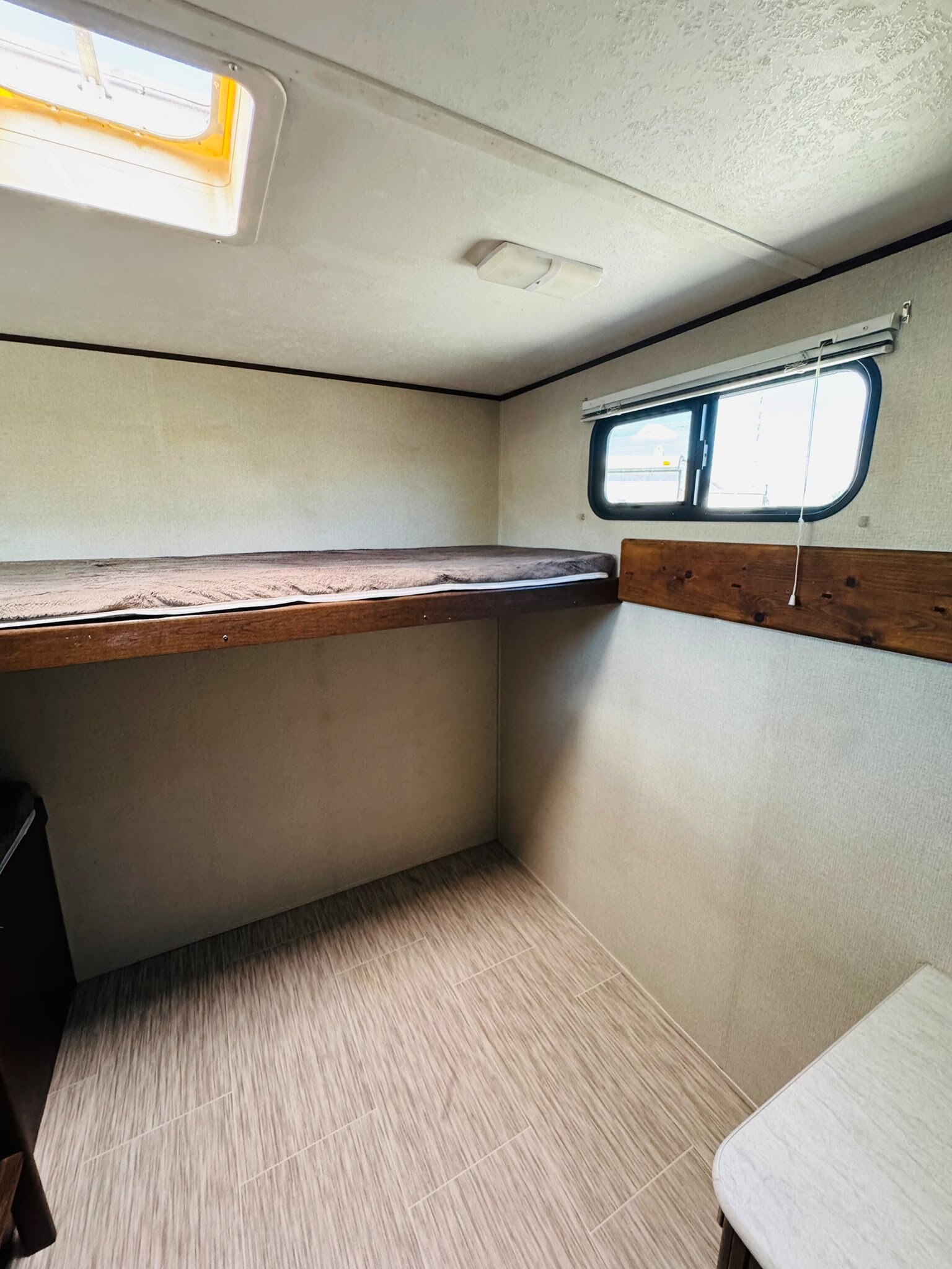 2019 FOREST RIVER AVENGER 29RBS