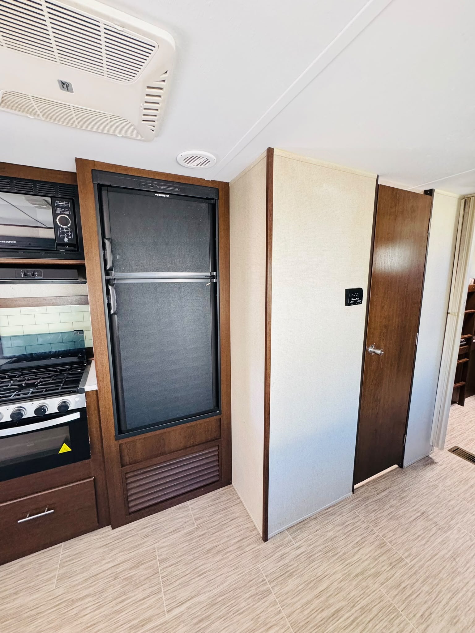 2019 FOREST RIVER AVENGER 29RBS