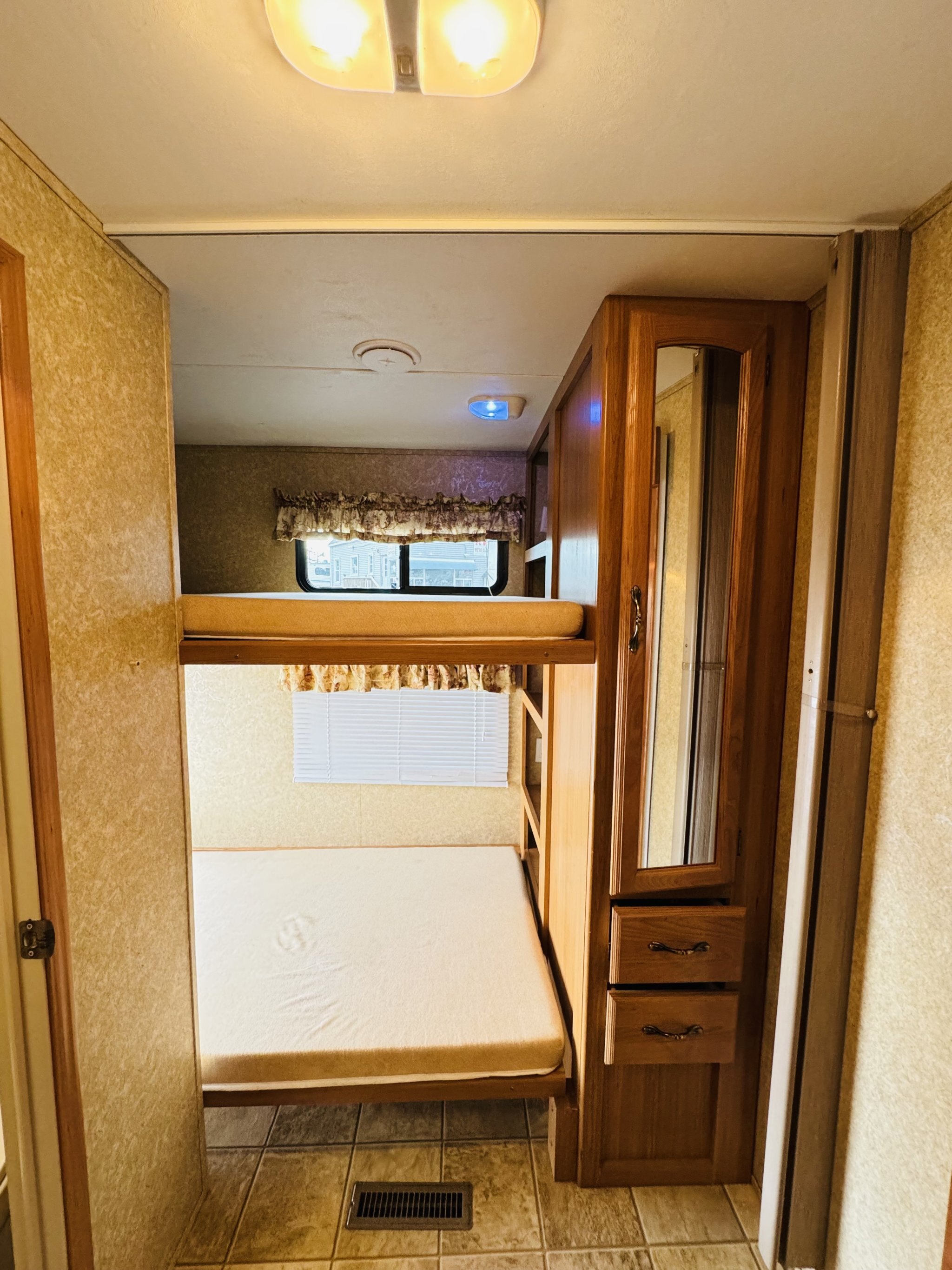 2008 KEYSTONE LAREDO 284BH