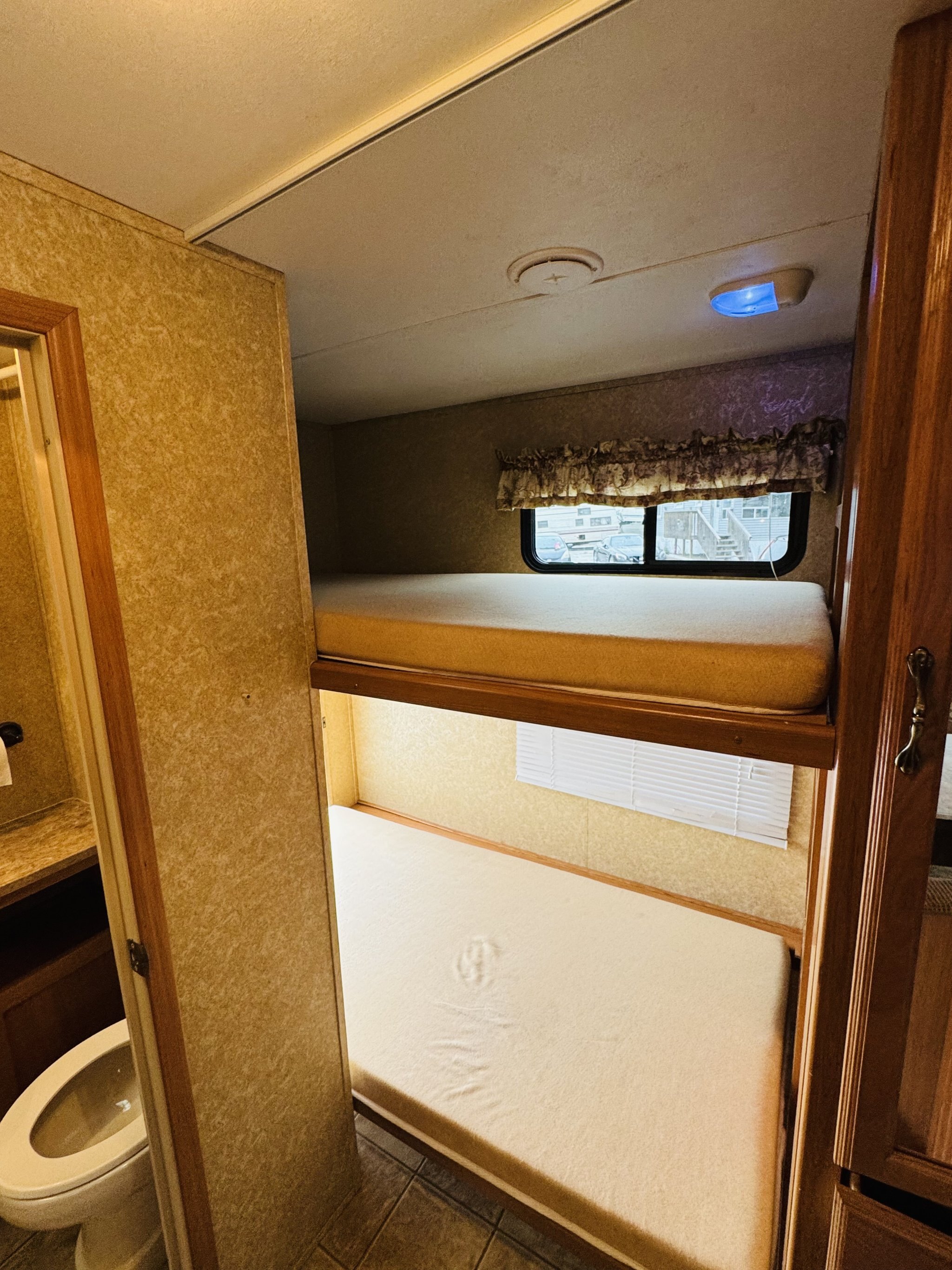 2008 KEYSTONE LAREDO 284BH