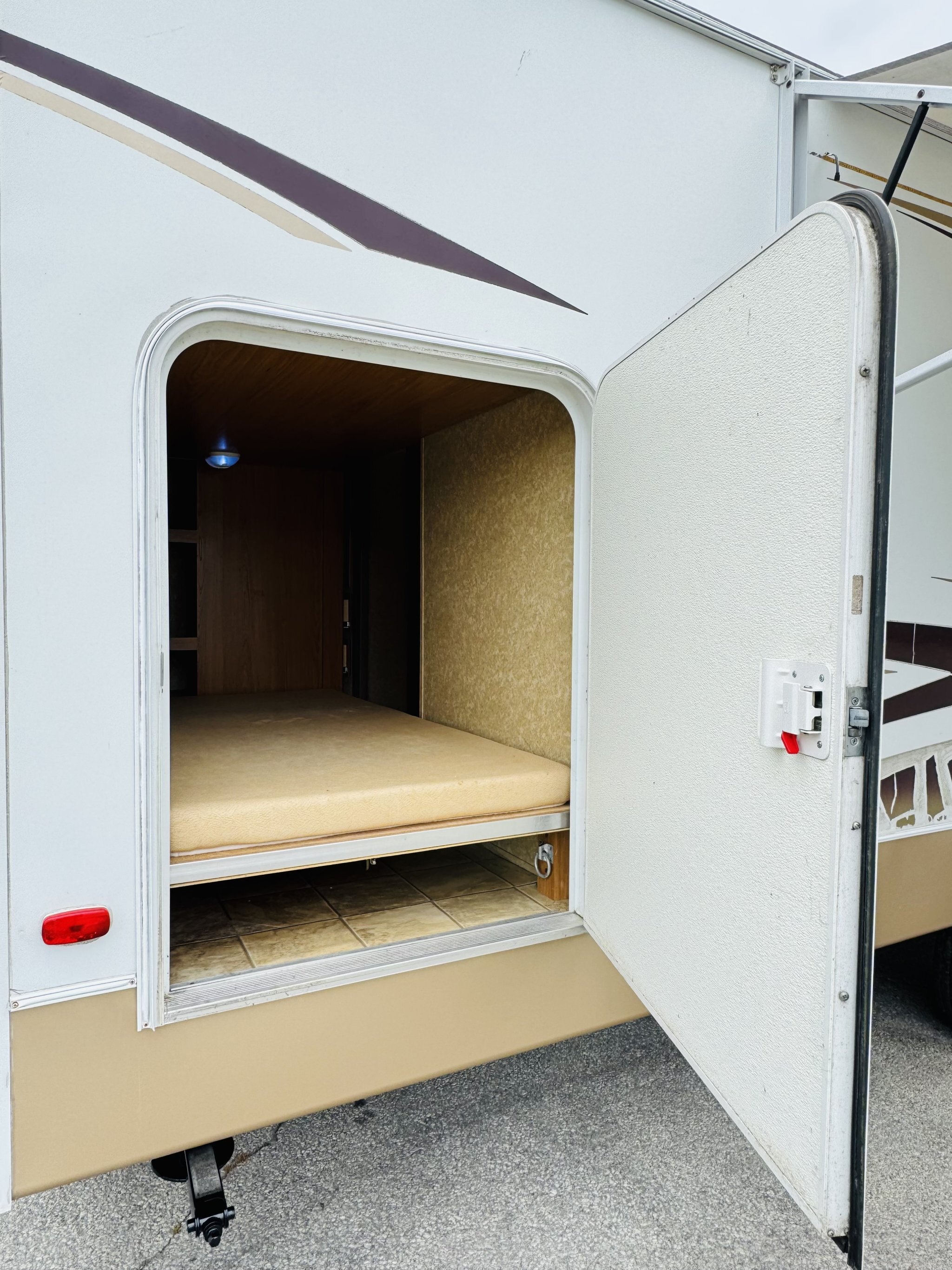 2008 KEYSTONE LAREDO 284BH