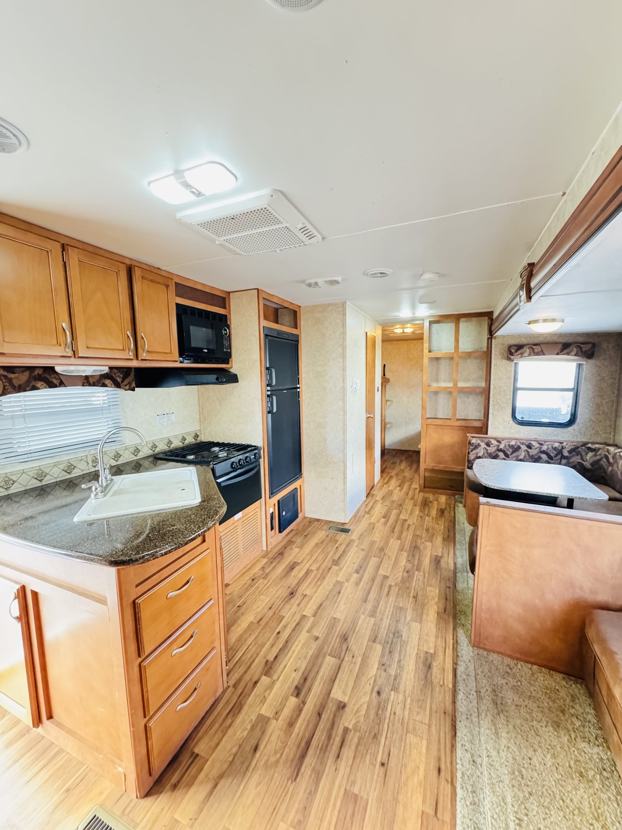2013 GULFSTREAM KINGSPORT 301TB